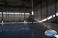 пол в складском терминале