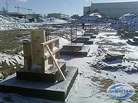 нижние сегменты столбчатого фундамента здания